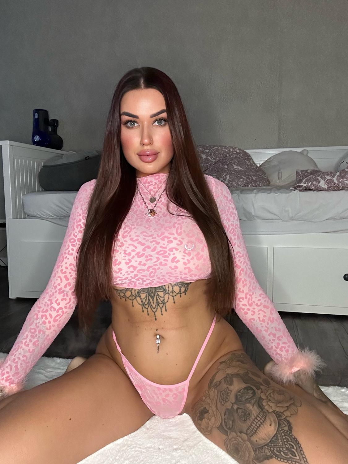 Laraavoss's media