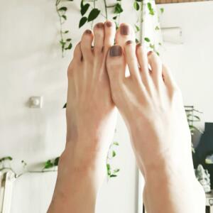 Larah_feet's media
