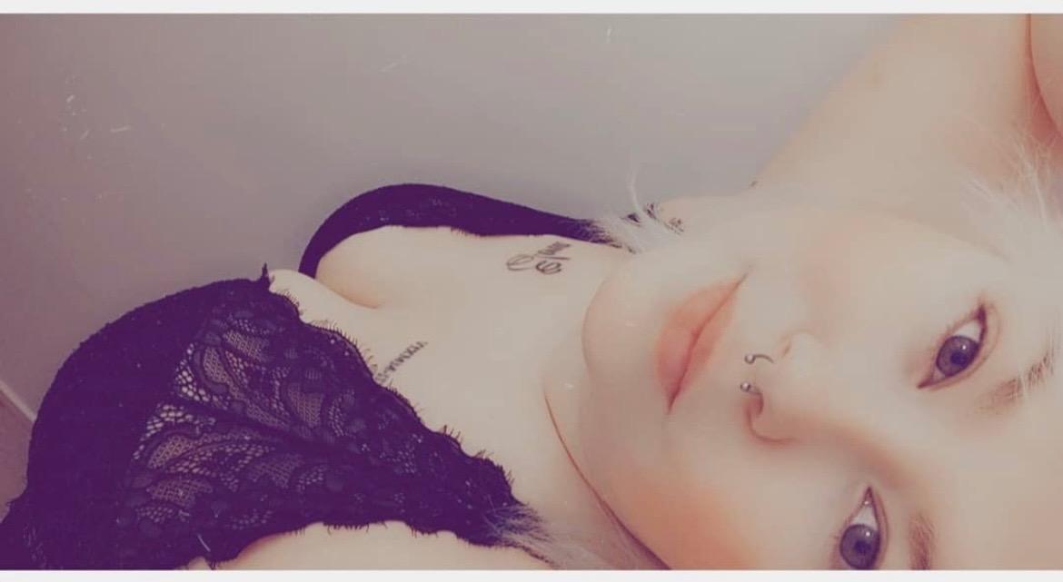 _laroussecoquine's media