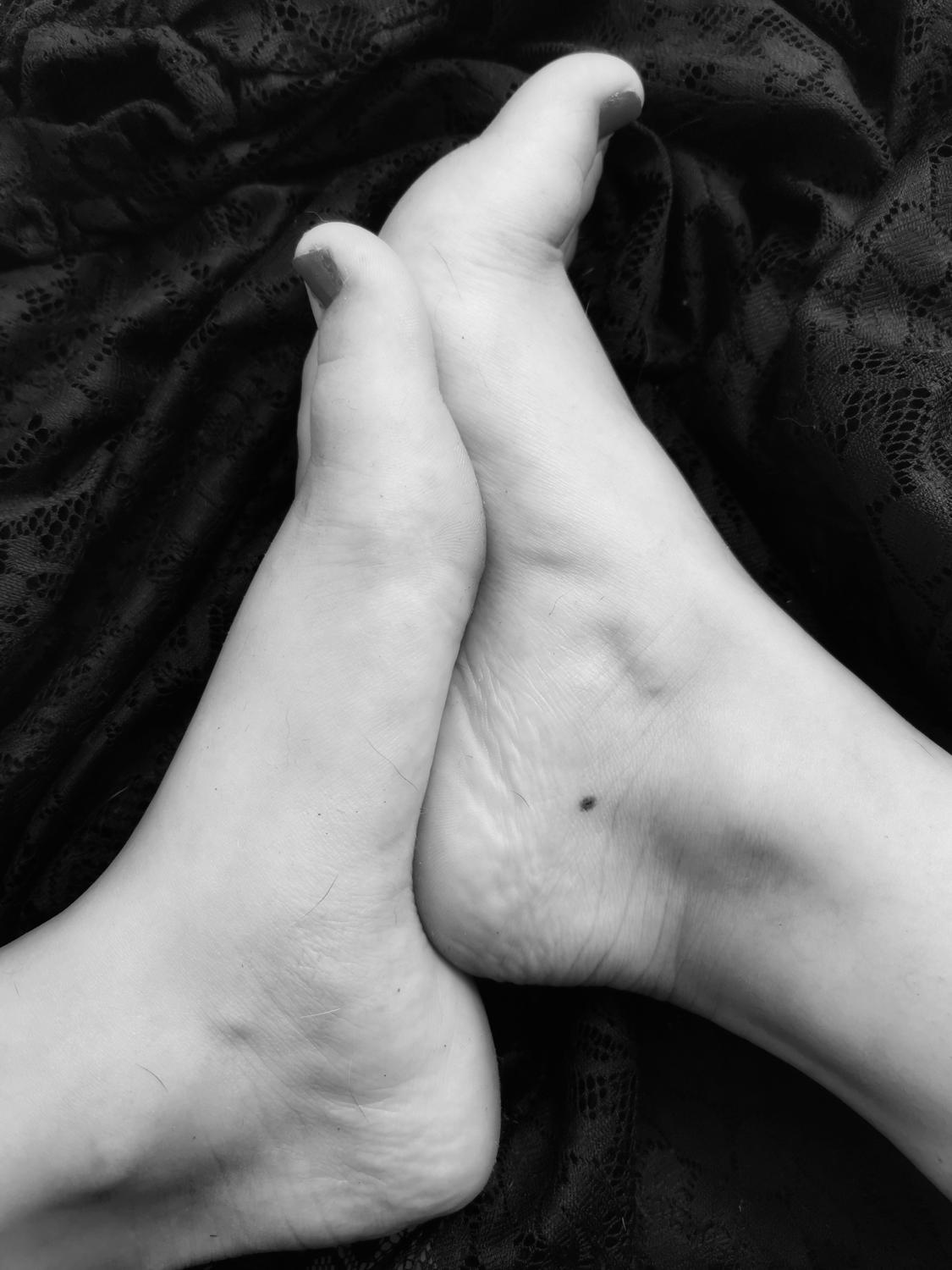 Lauhot_feet's media