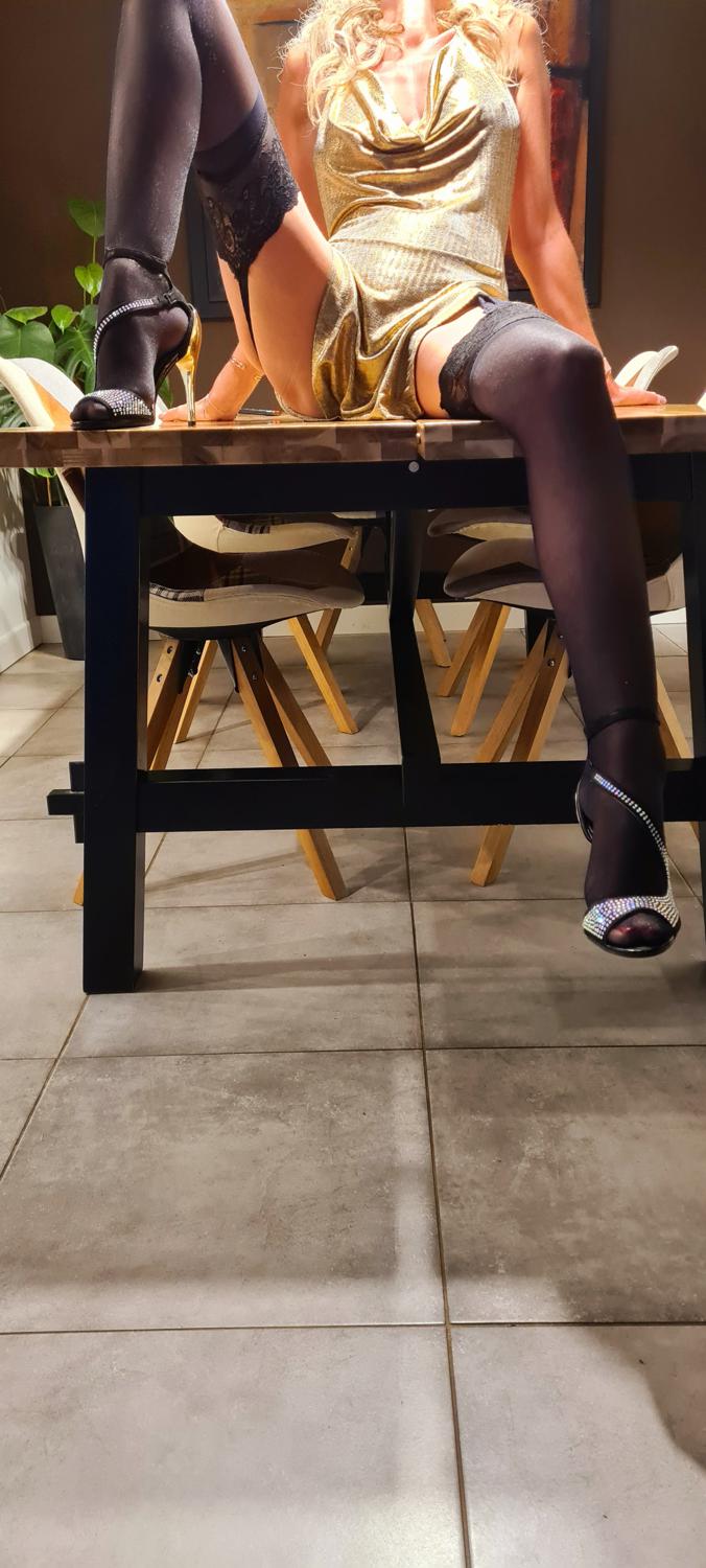 Laura_milf_nude_sexy's media