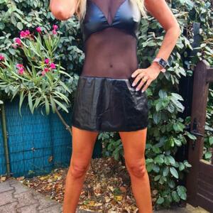 Laura_milf_nude_sexy's media