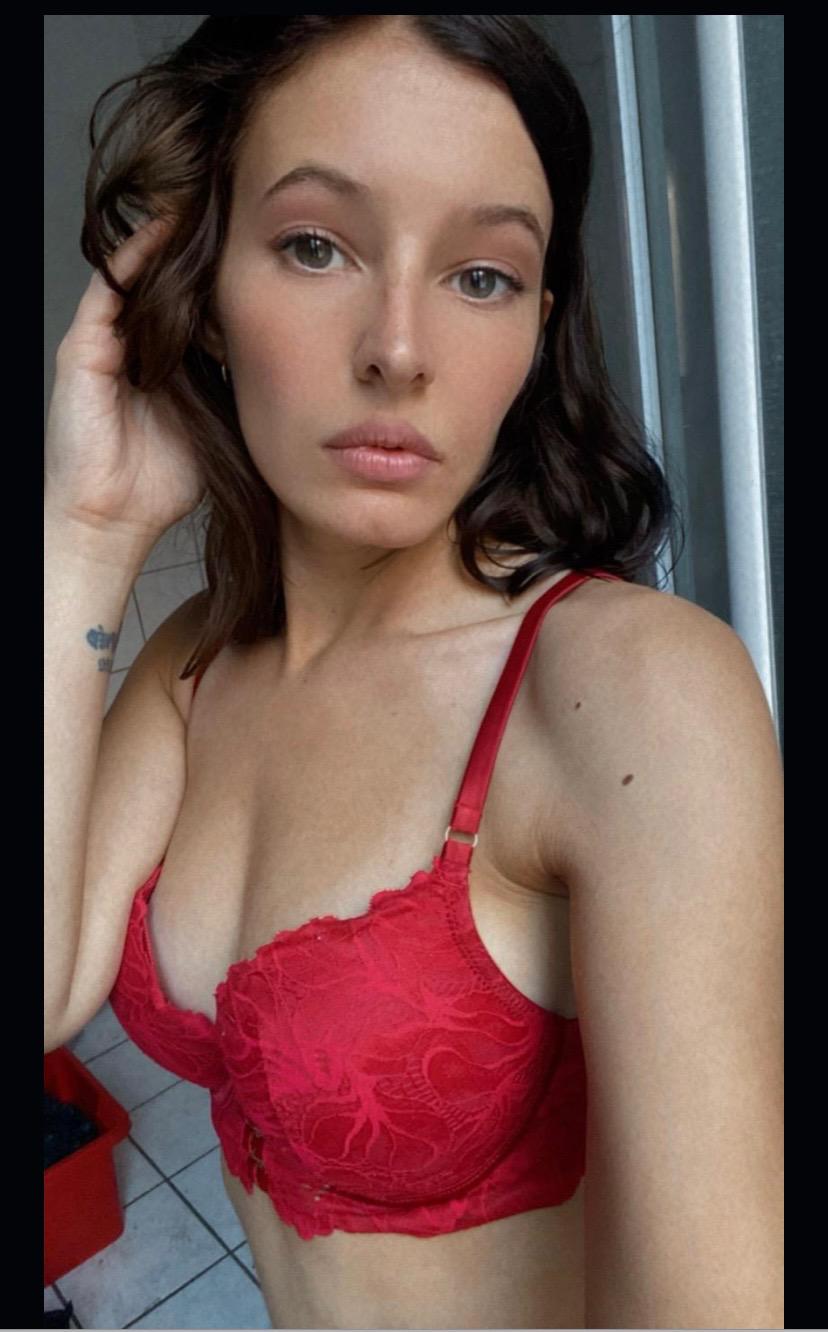 Laura_officiel's media