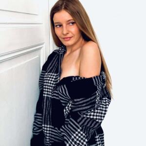 Laura_officiel's media