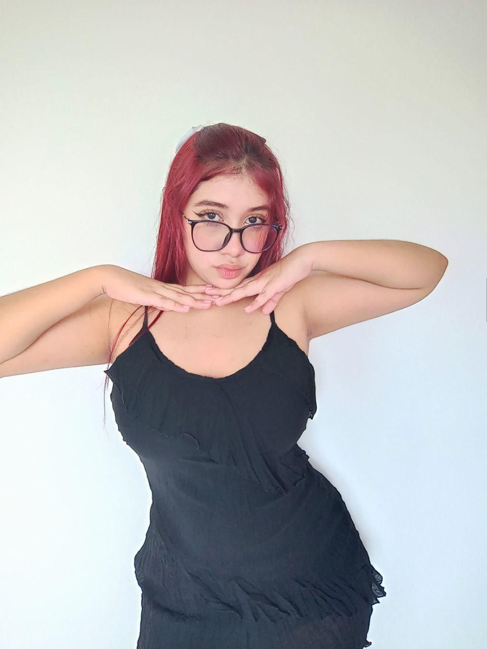 Laura_van's media