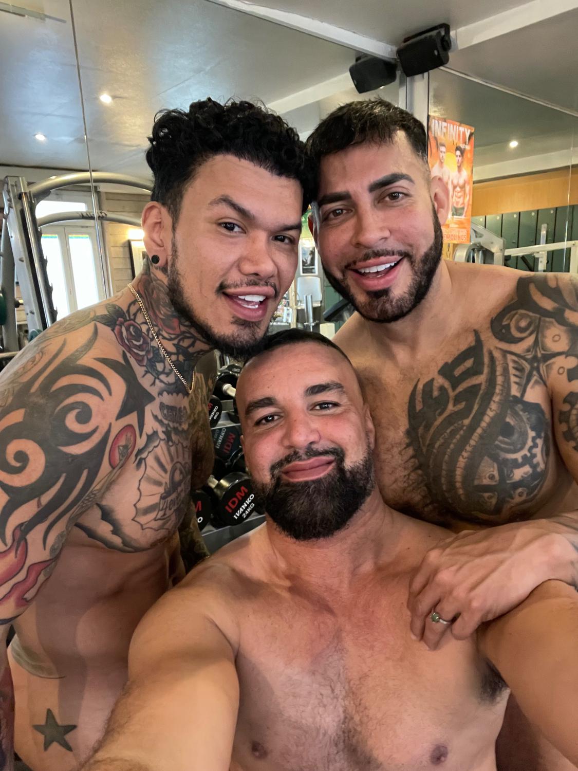 Laveritenaked's media