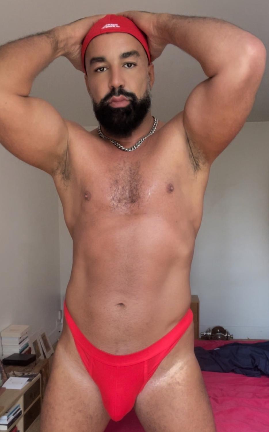 Laveritenaked's media