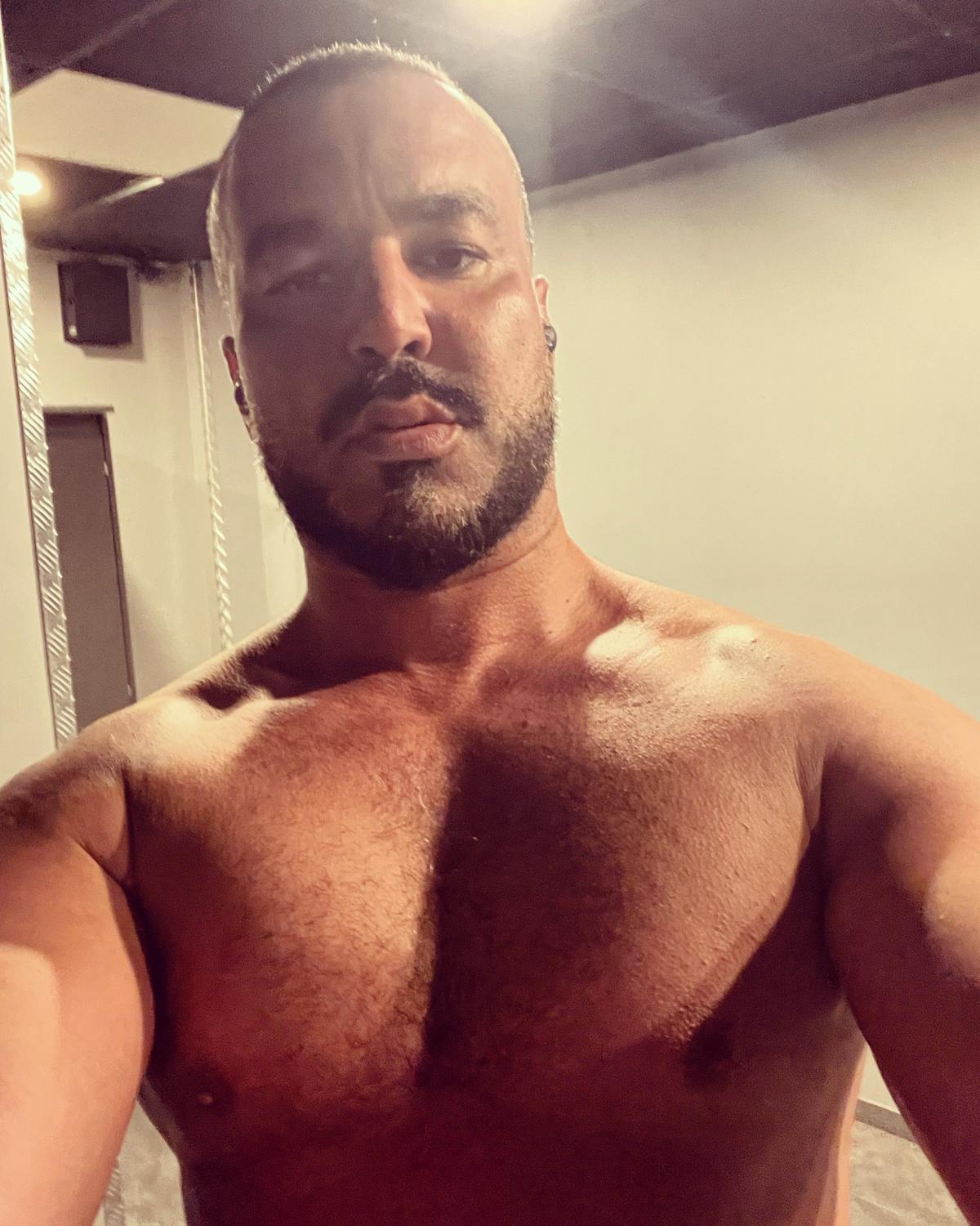 Laveritenaked's media