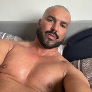 Laveritenaked's media