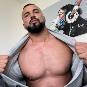 Laveritenaked's media