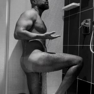 Laveritenaked's media