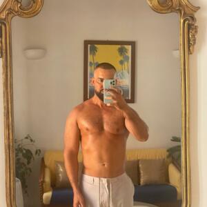 Laveritenaked's media