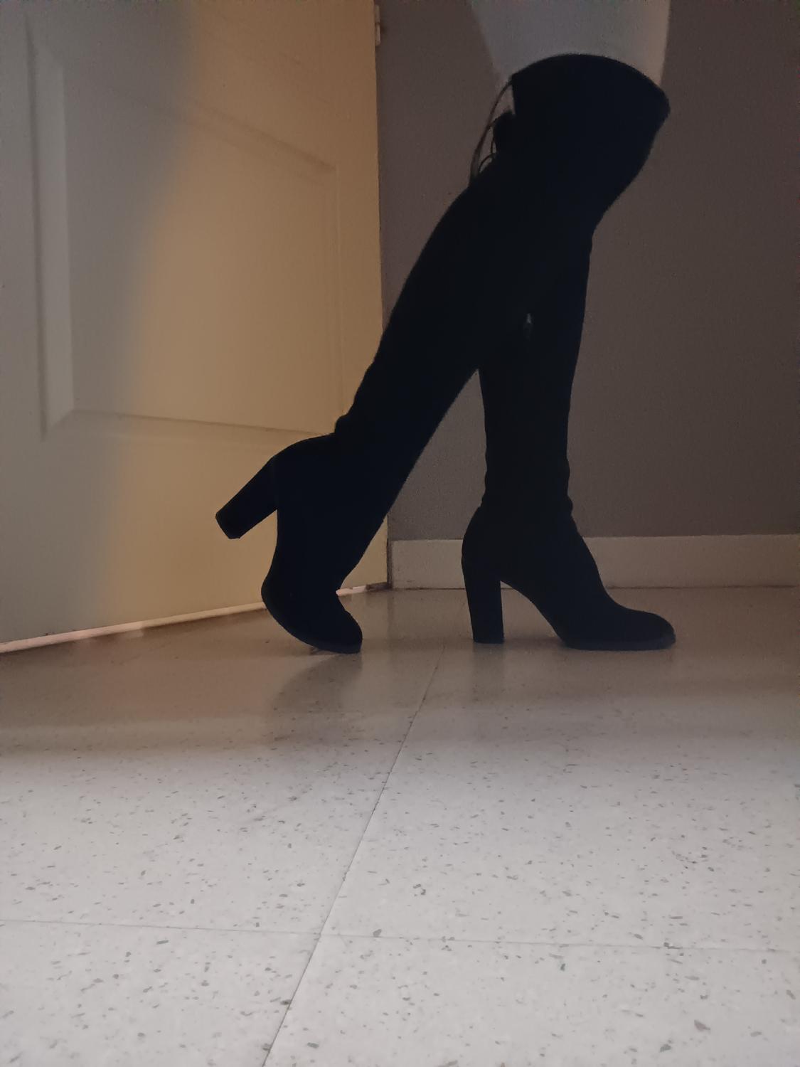 Lea_feet_officiel's media