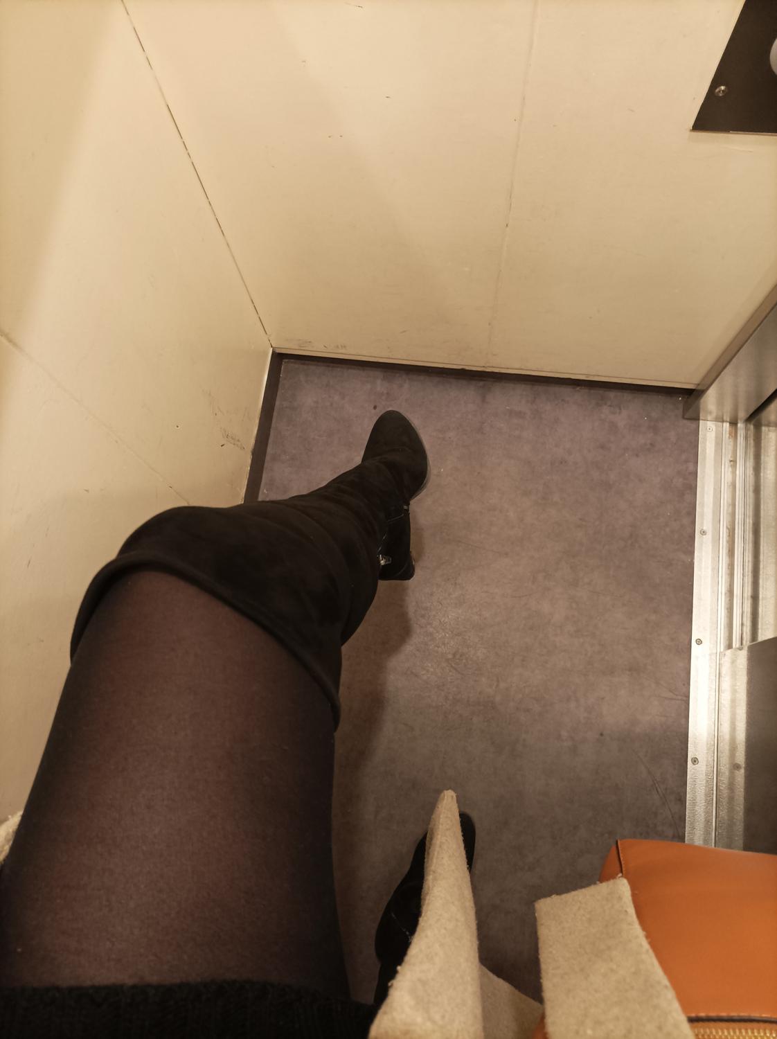 Lea_feet_officiel's media