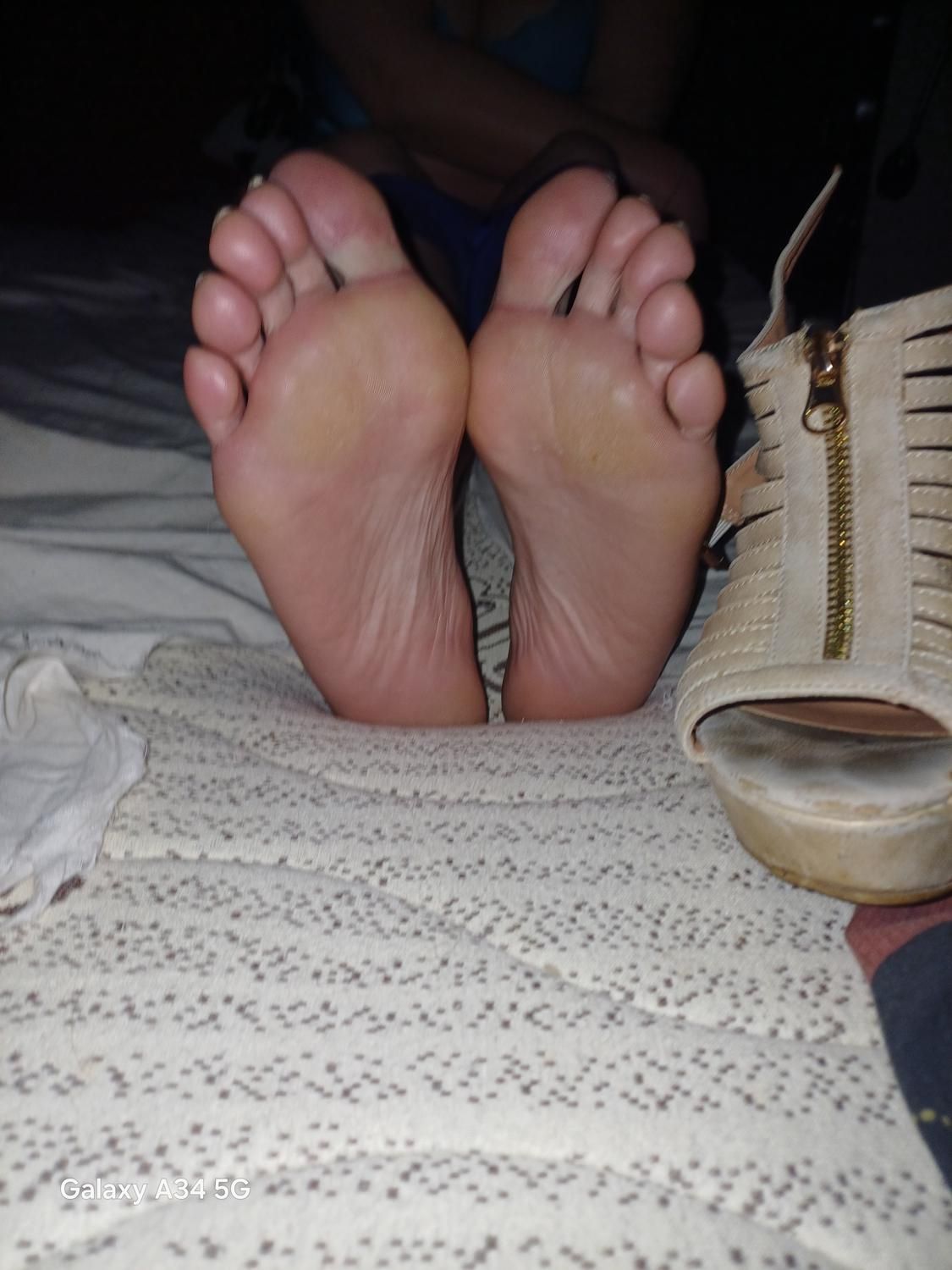 Lea_feet_officiel's media