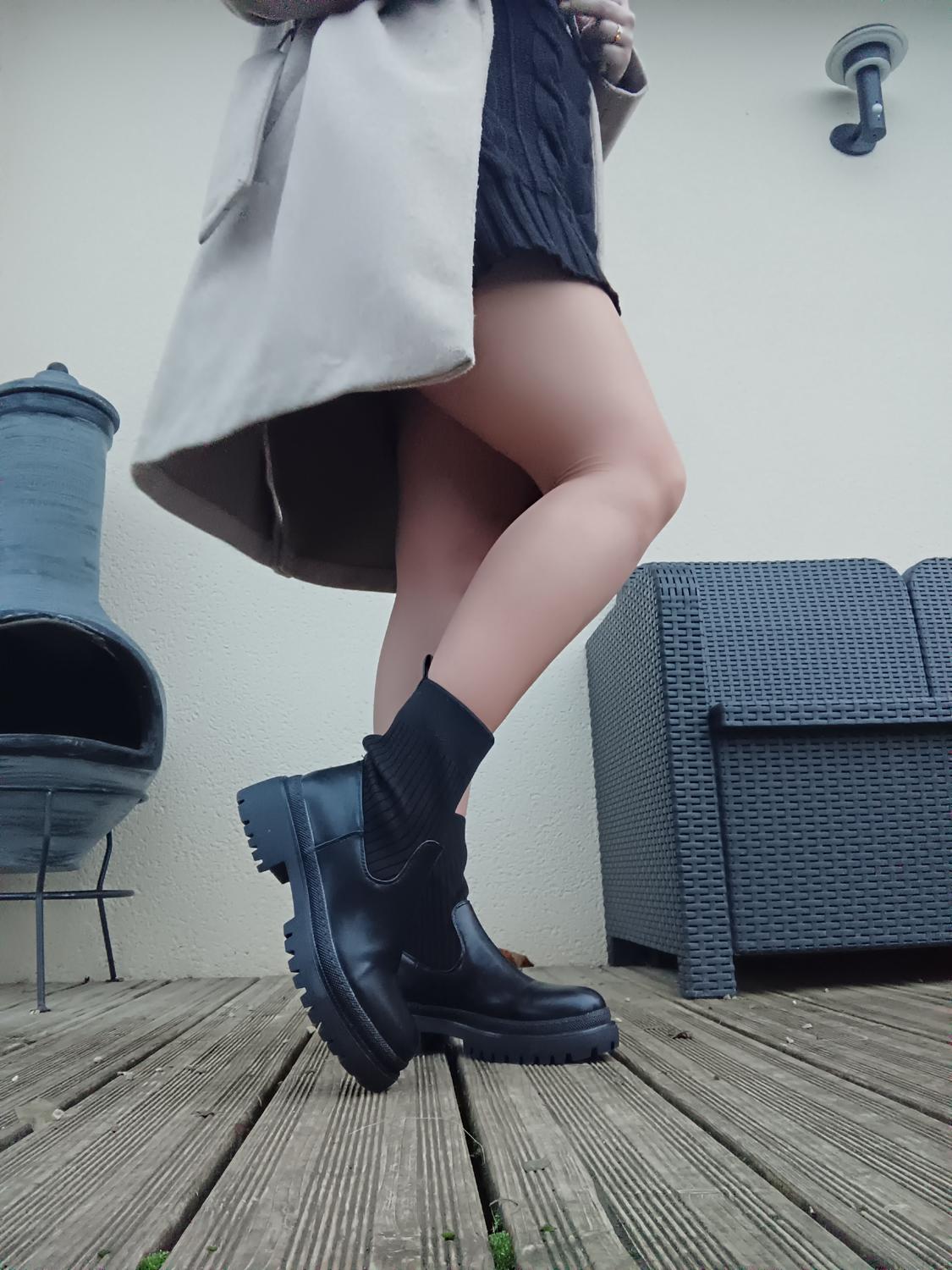 Lea_feet_officiel's media