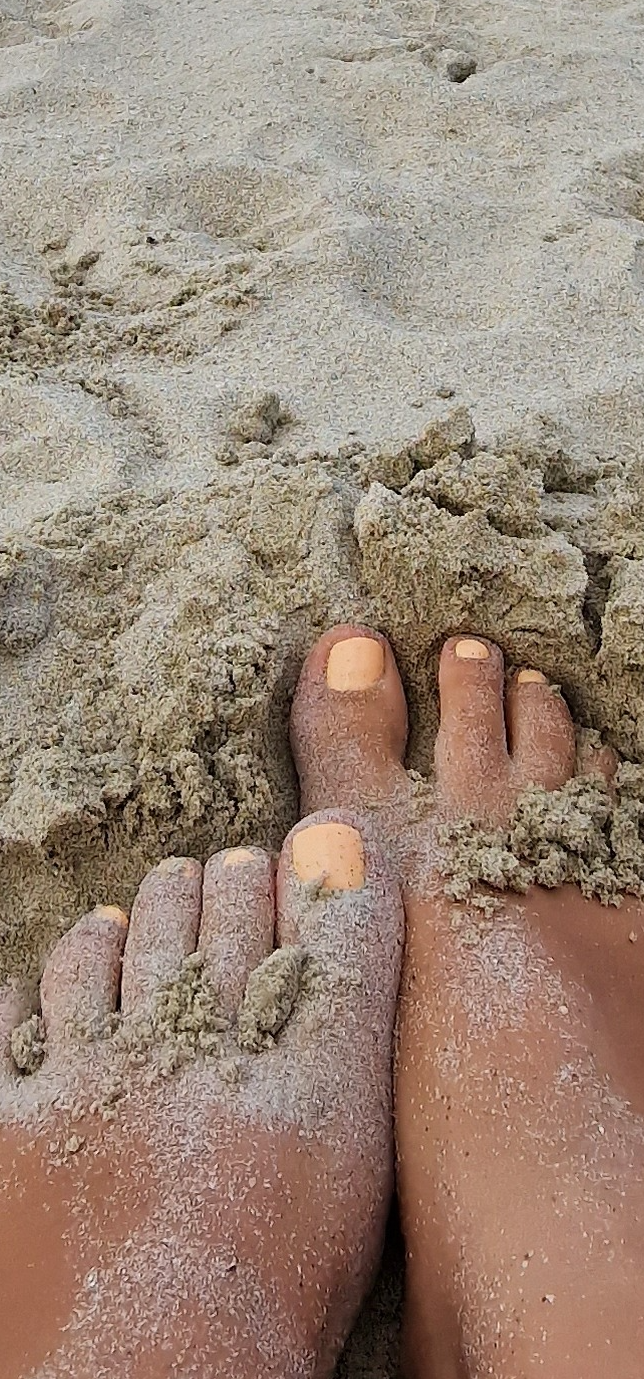 Les_petits_pieds05's media