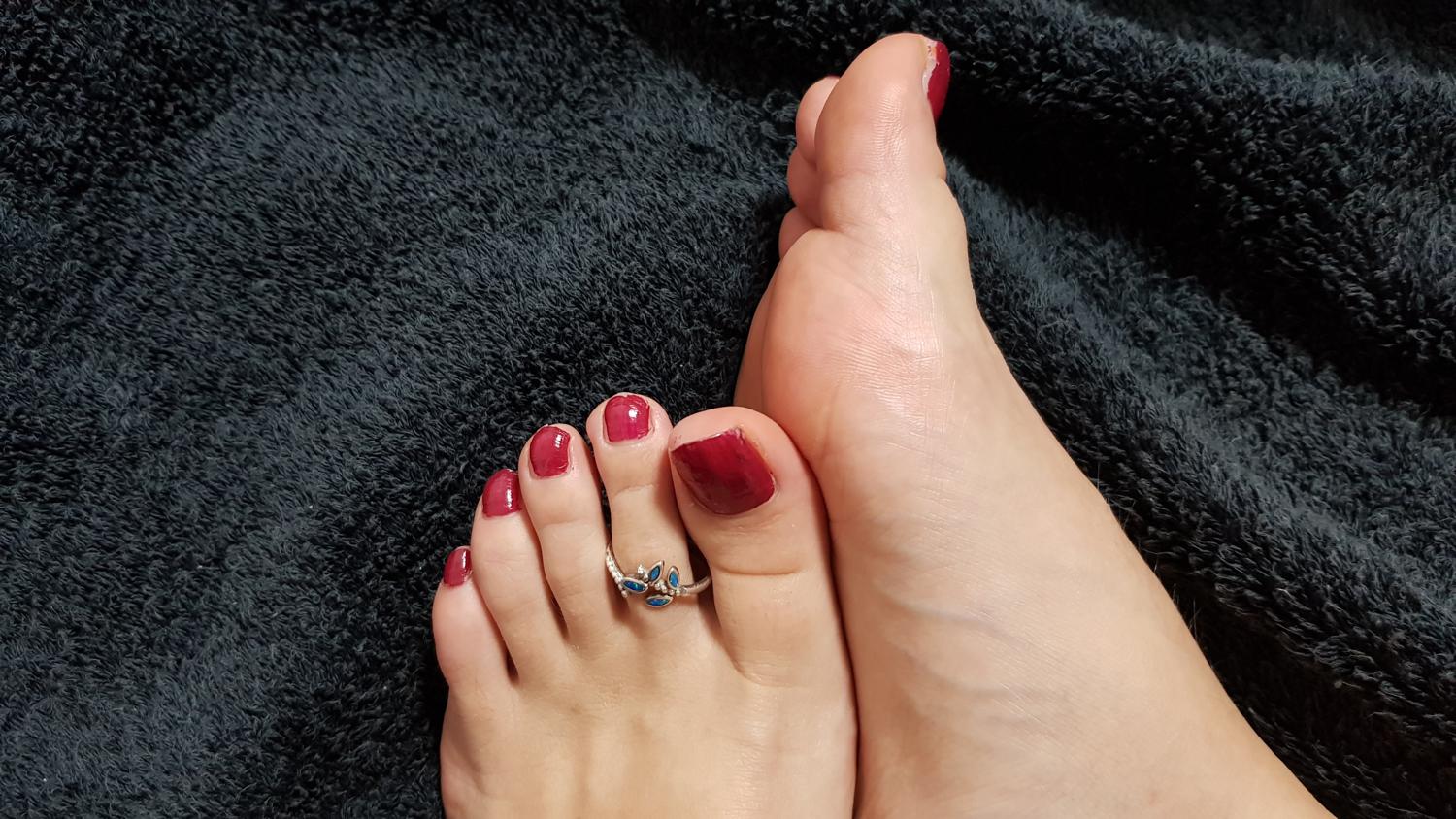 Les_twins_feet_girls's media