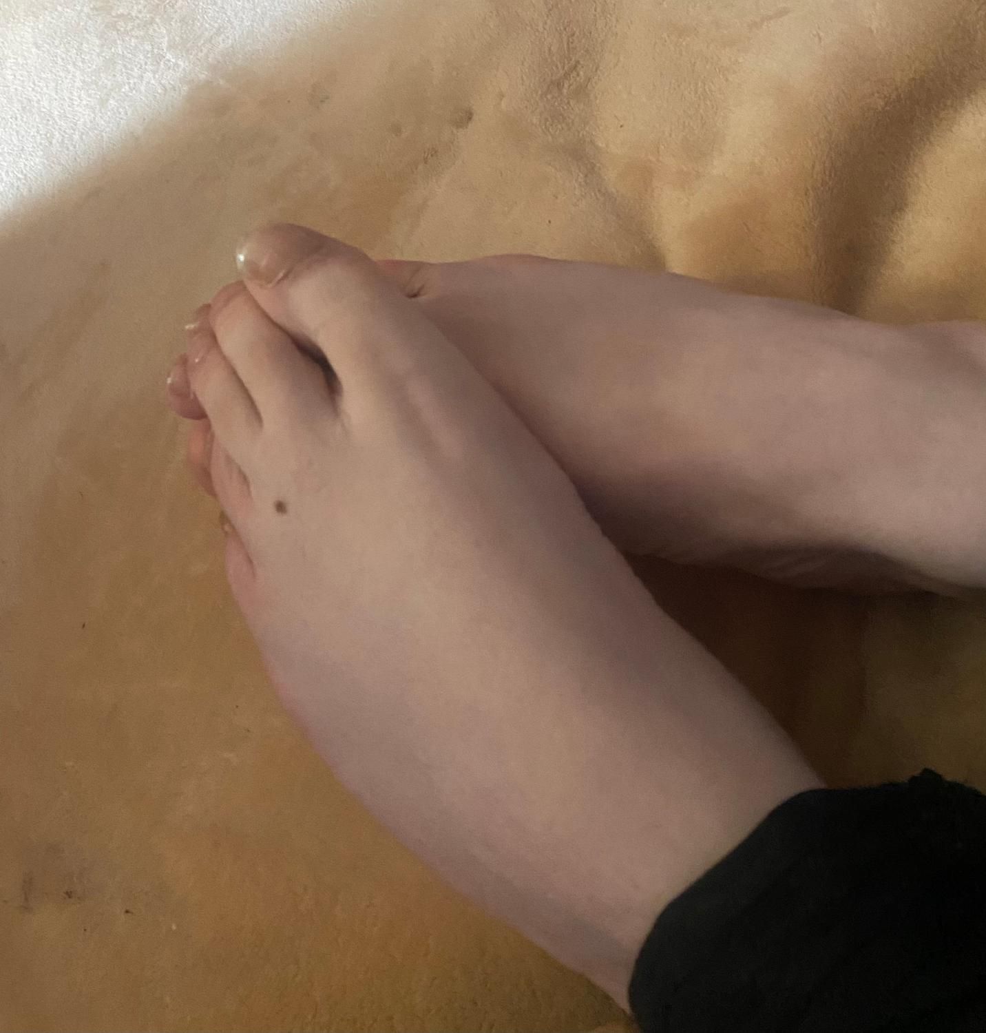 Lesadorablespiedstheadorablefeet's media