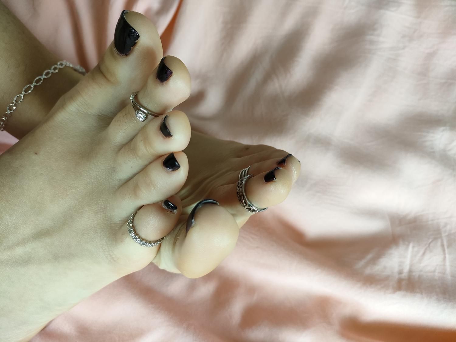 Lilasexyfeet's media