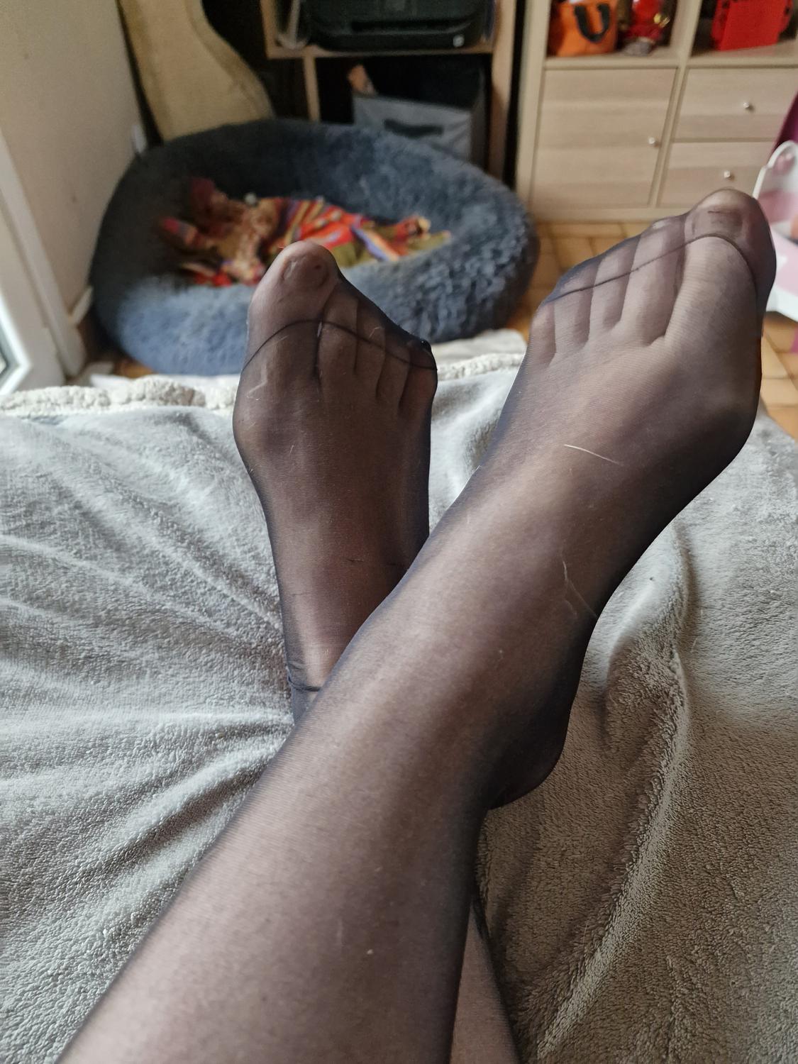 Lilirosefeet's media