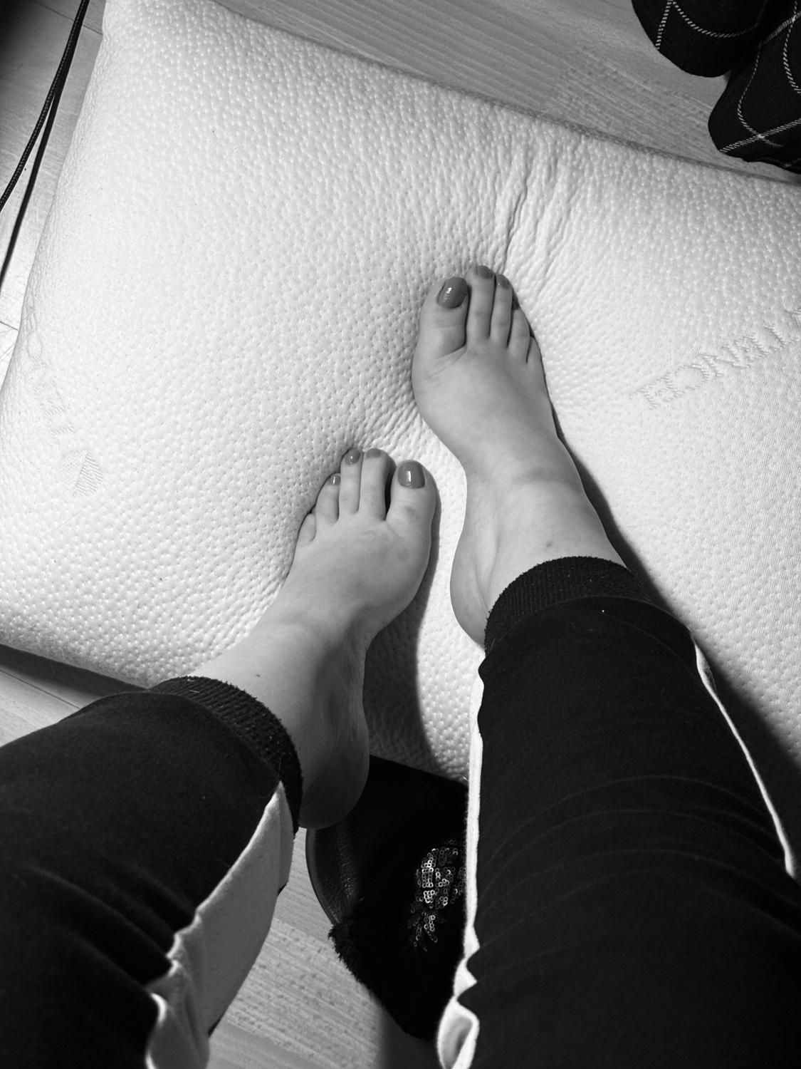 Littlefeet_37's media