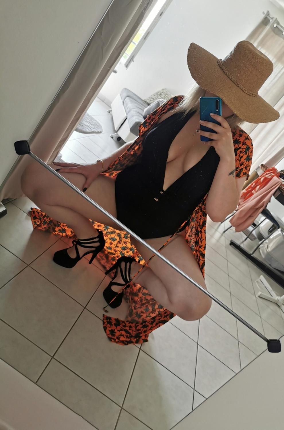 Lola_fetish's media