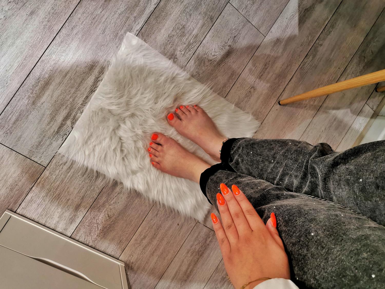 Lola_fetish's media