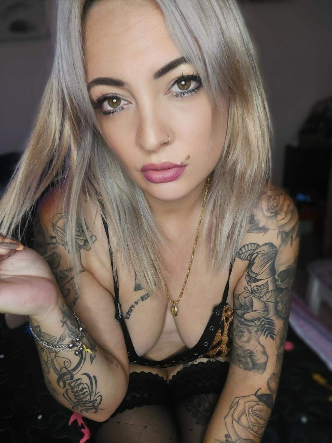 Lola_inked's media