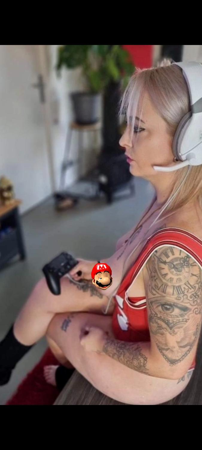 Lola_inked's media