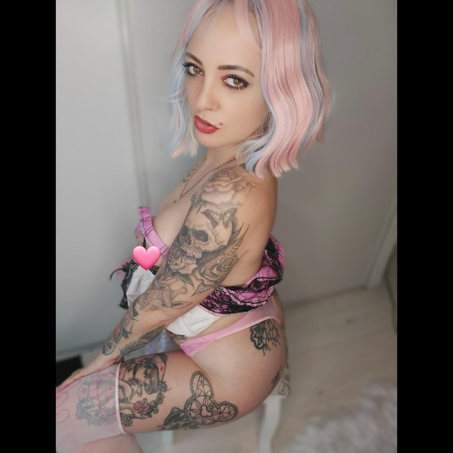 Lola_inked's media