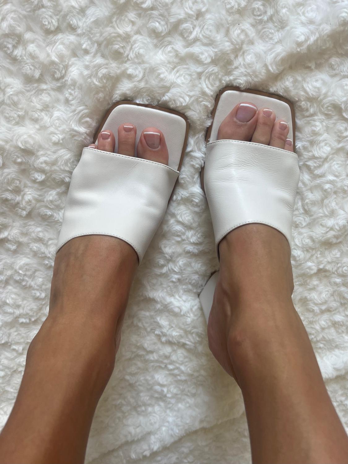 Lolabodyshape_and_feets's media
