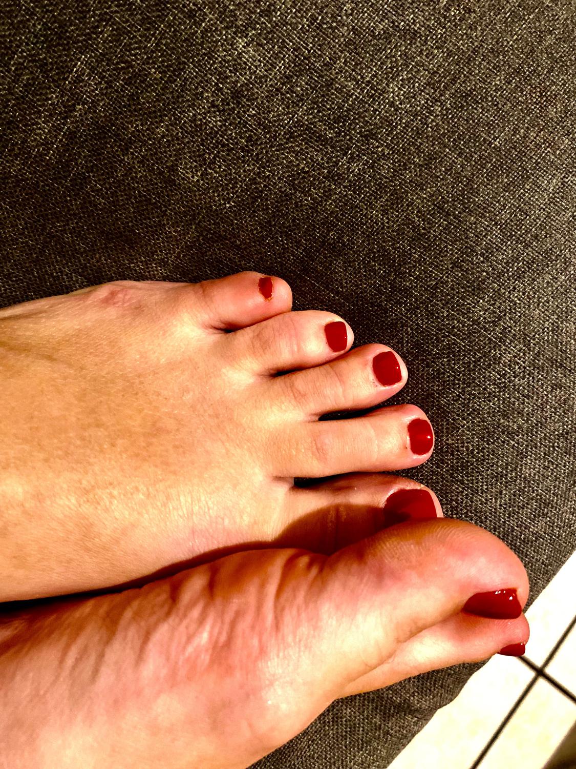Lolafeet27's media