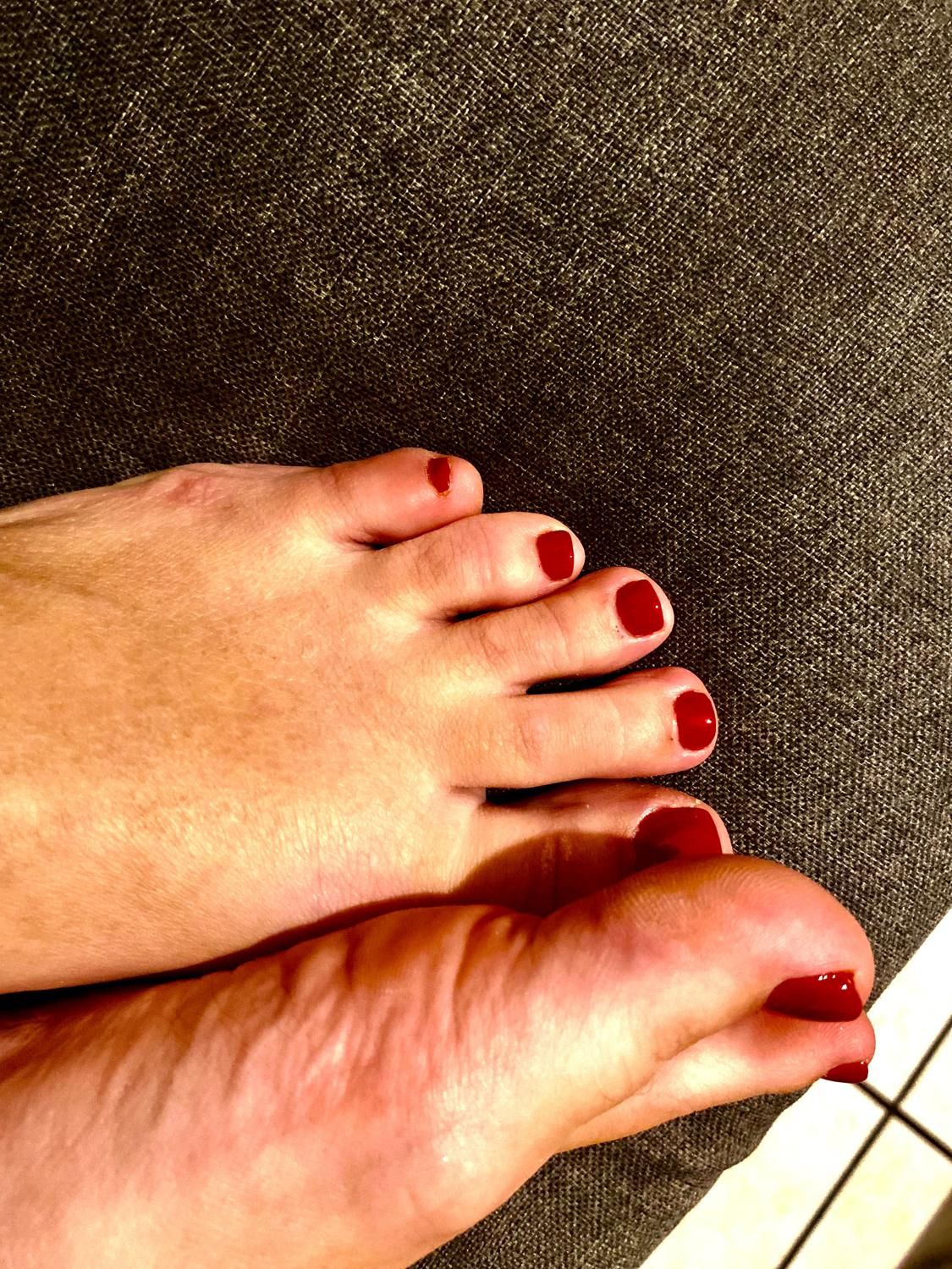 Lolafeet27's media