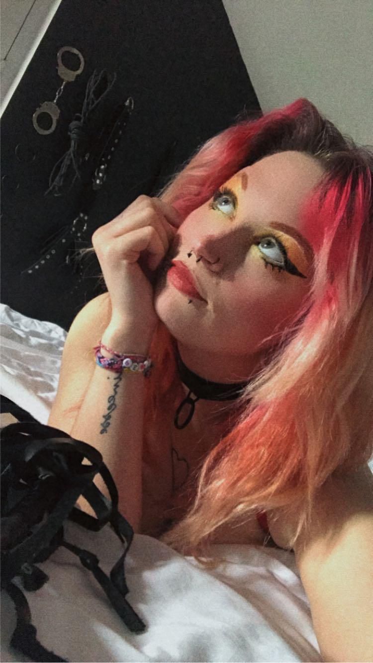 Lolahysteria's media