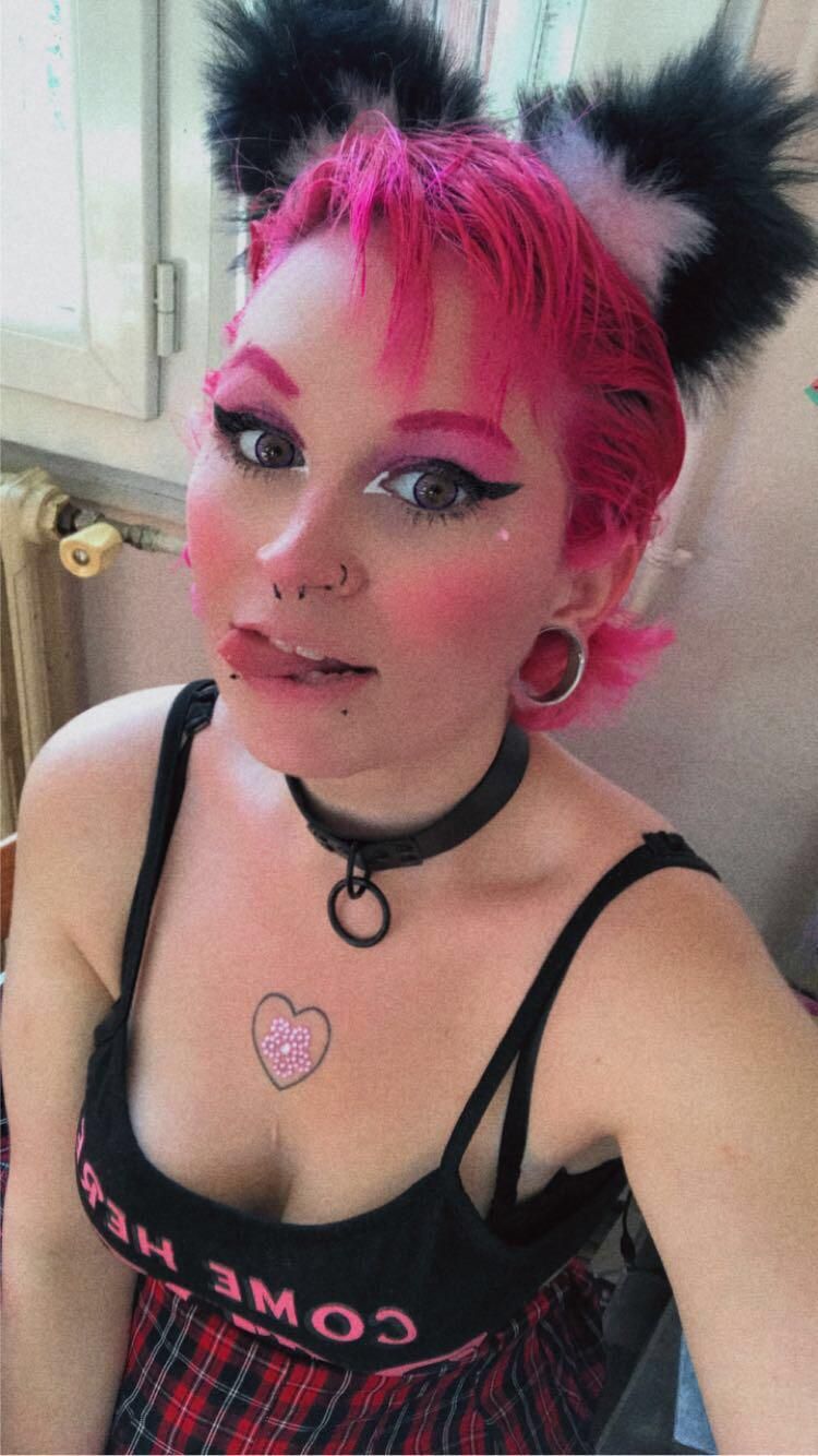 Lolahysteria's media