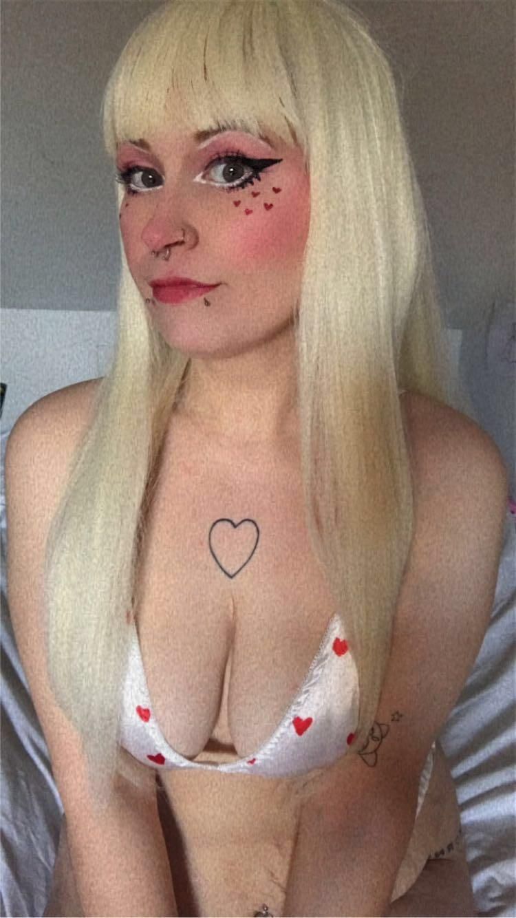Lolahysteria's media