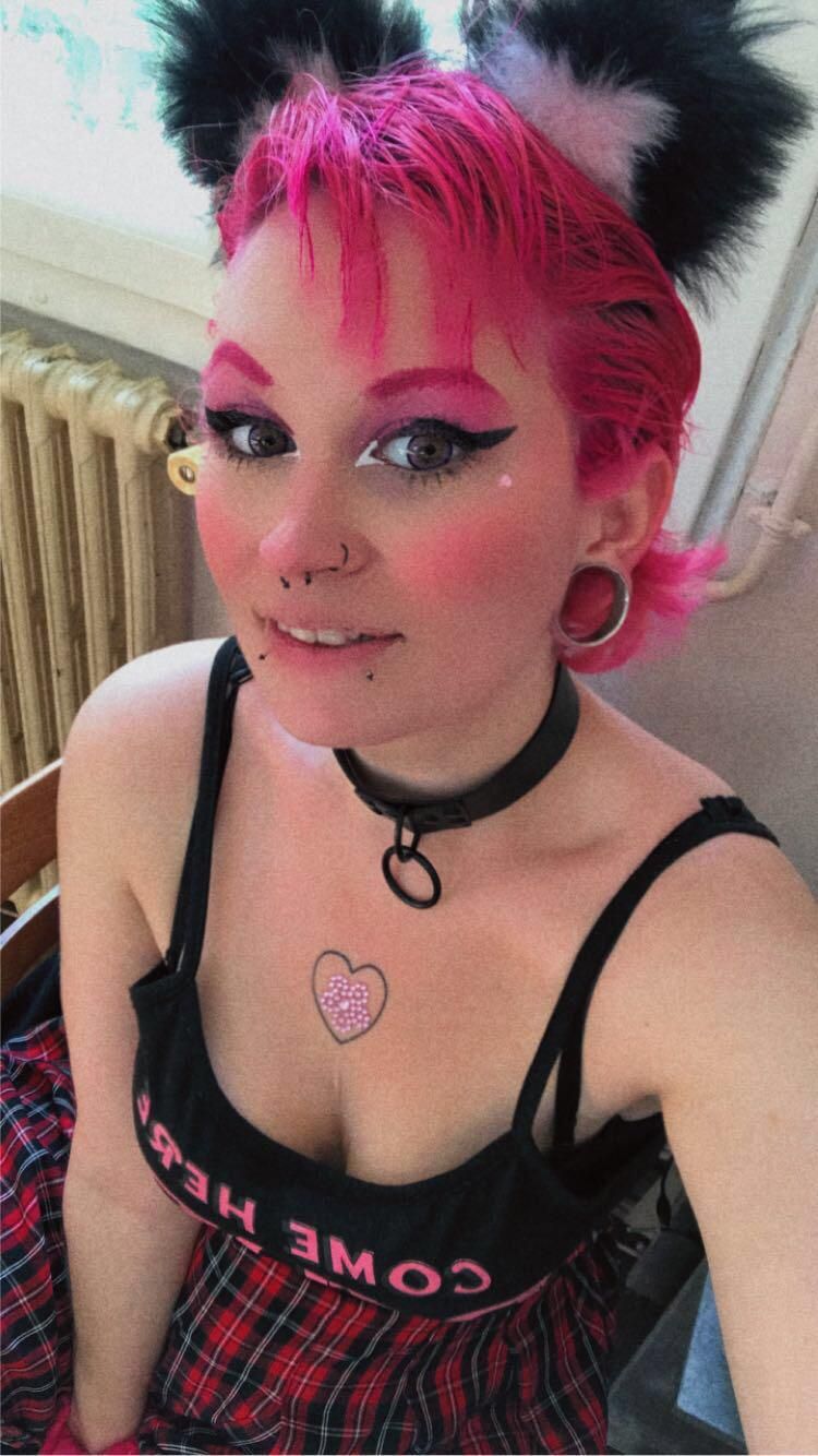 Lolahysteria's media