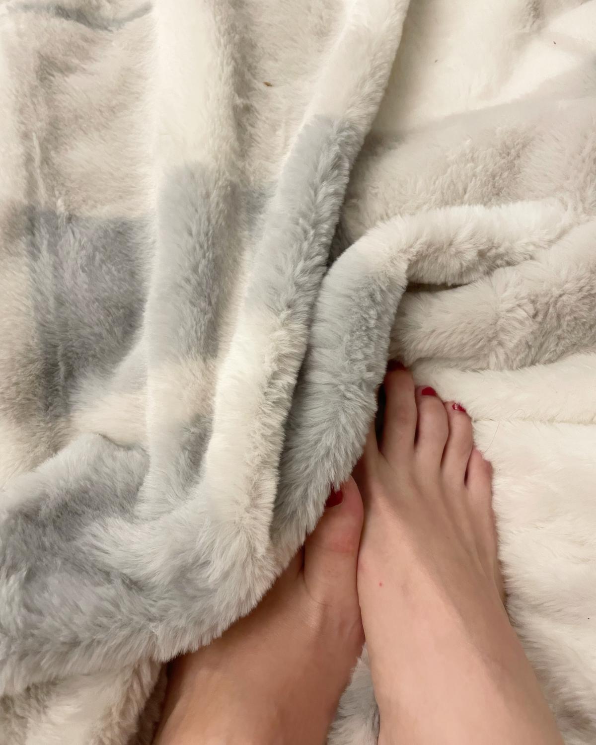 Lolas_cutefeet's media