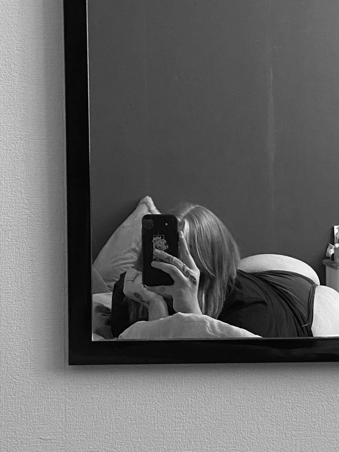 Lonely-girl's media