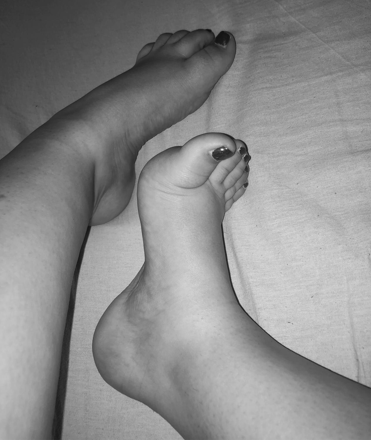 _lou_feet_'s media