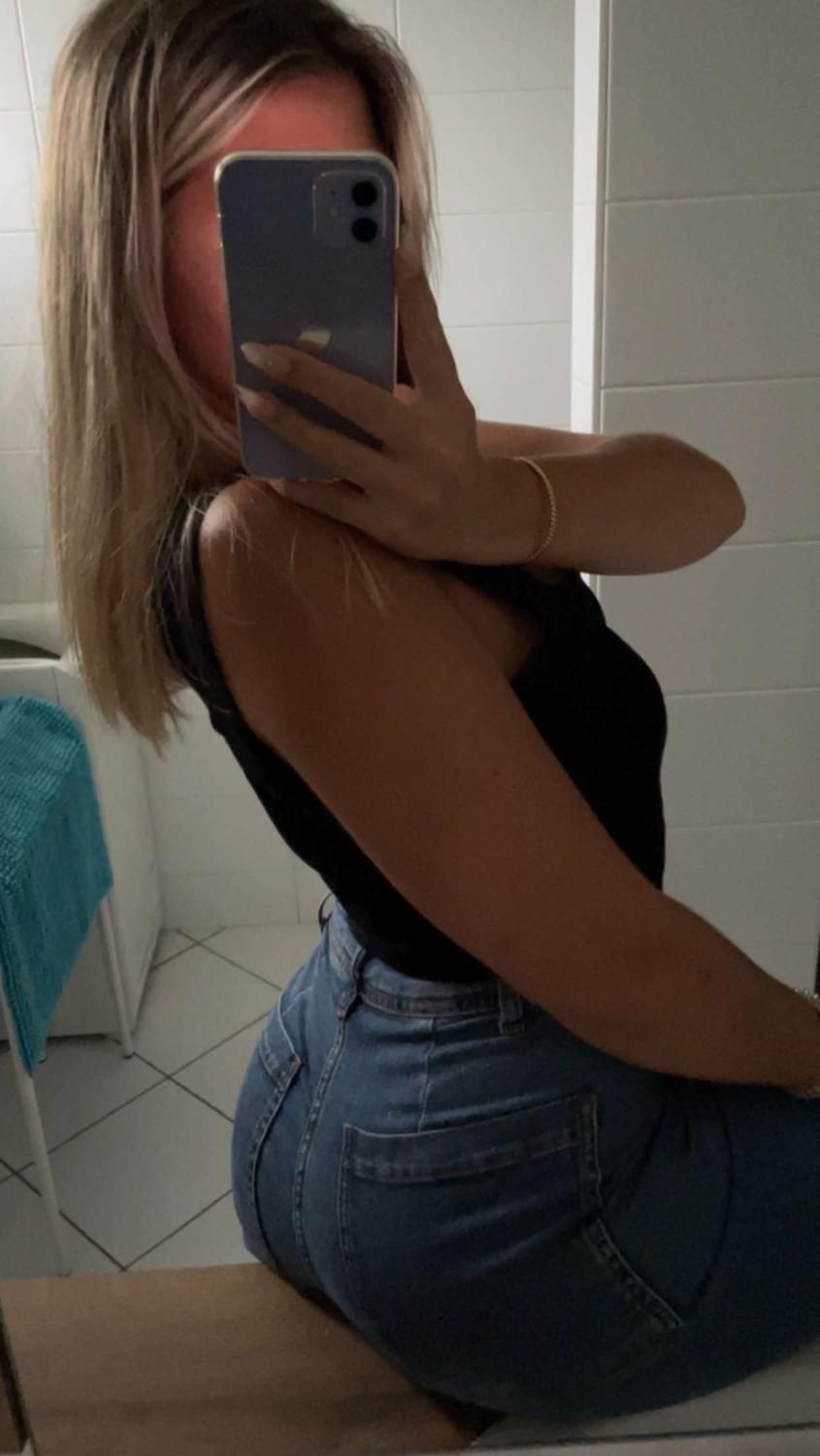 _louisee_'s media