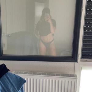 _louisee_'s media