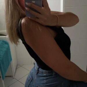 _louisee_'s media