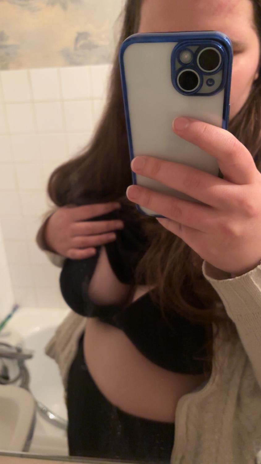 Louveboobs's media