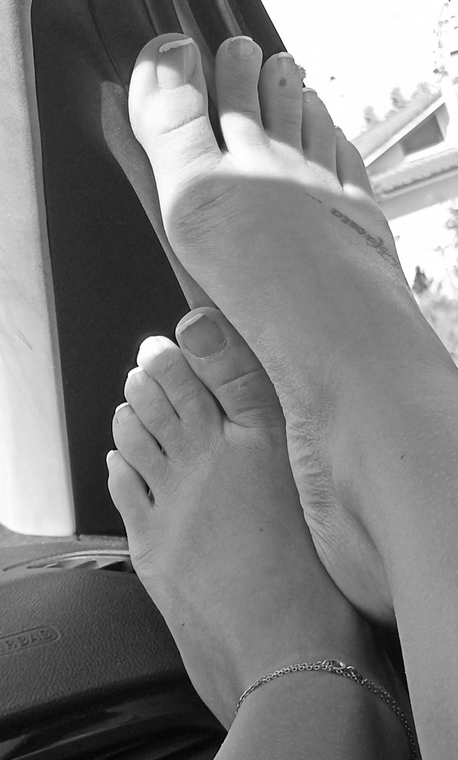 _lovefeetforyou_'s media