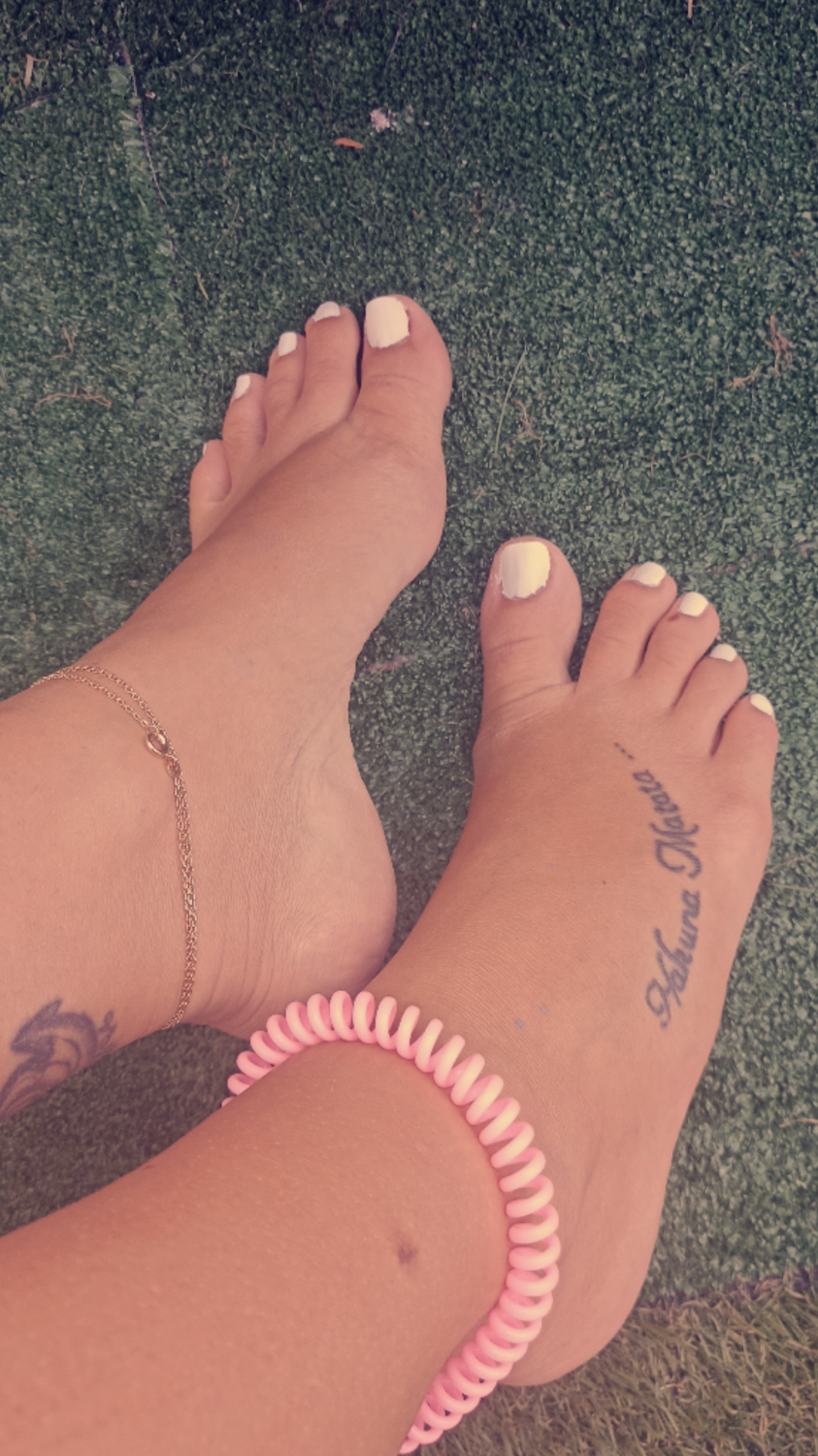 _lovefeetforyou_'s media