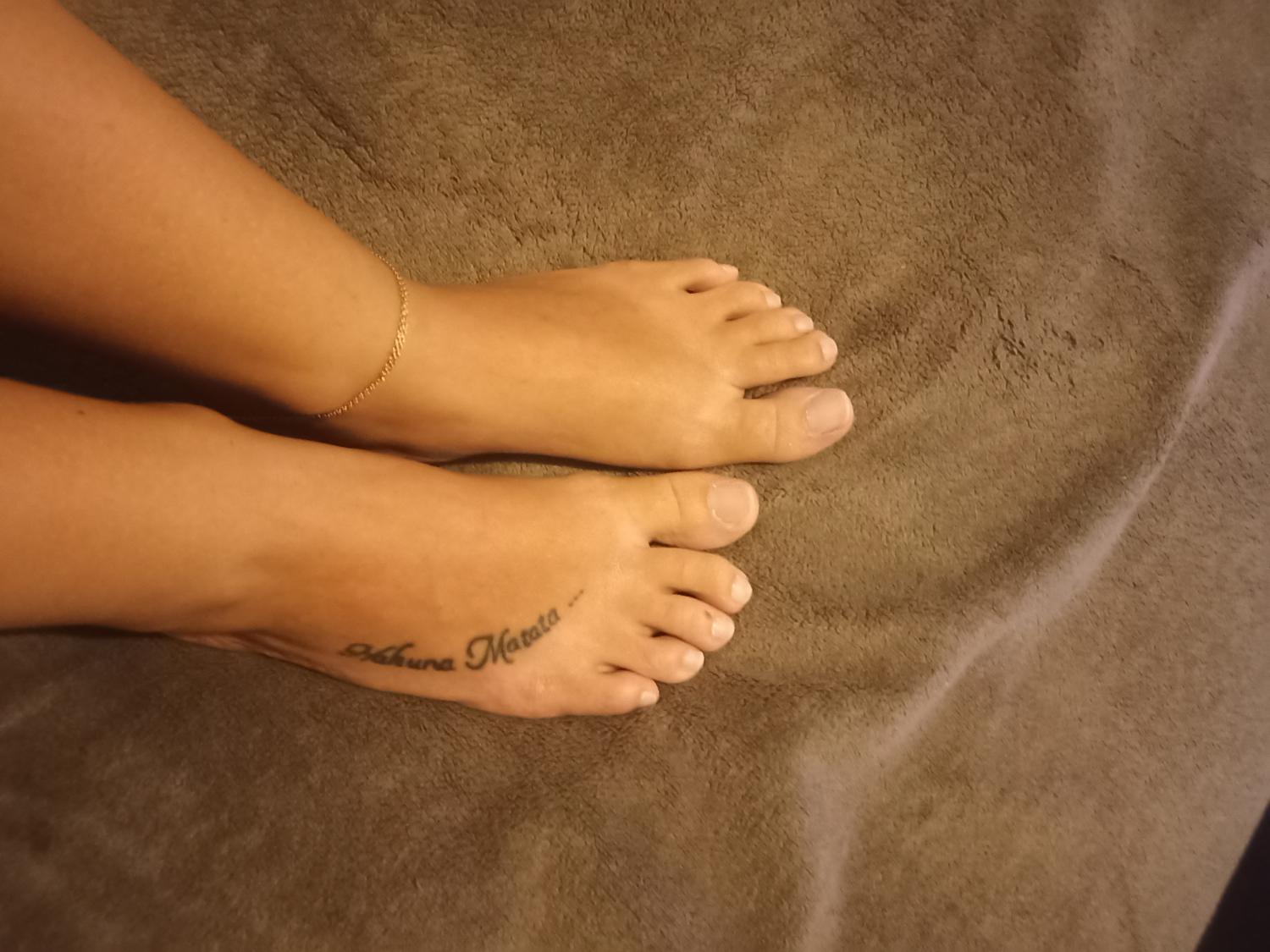 _lovefeetforyou_'s media