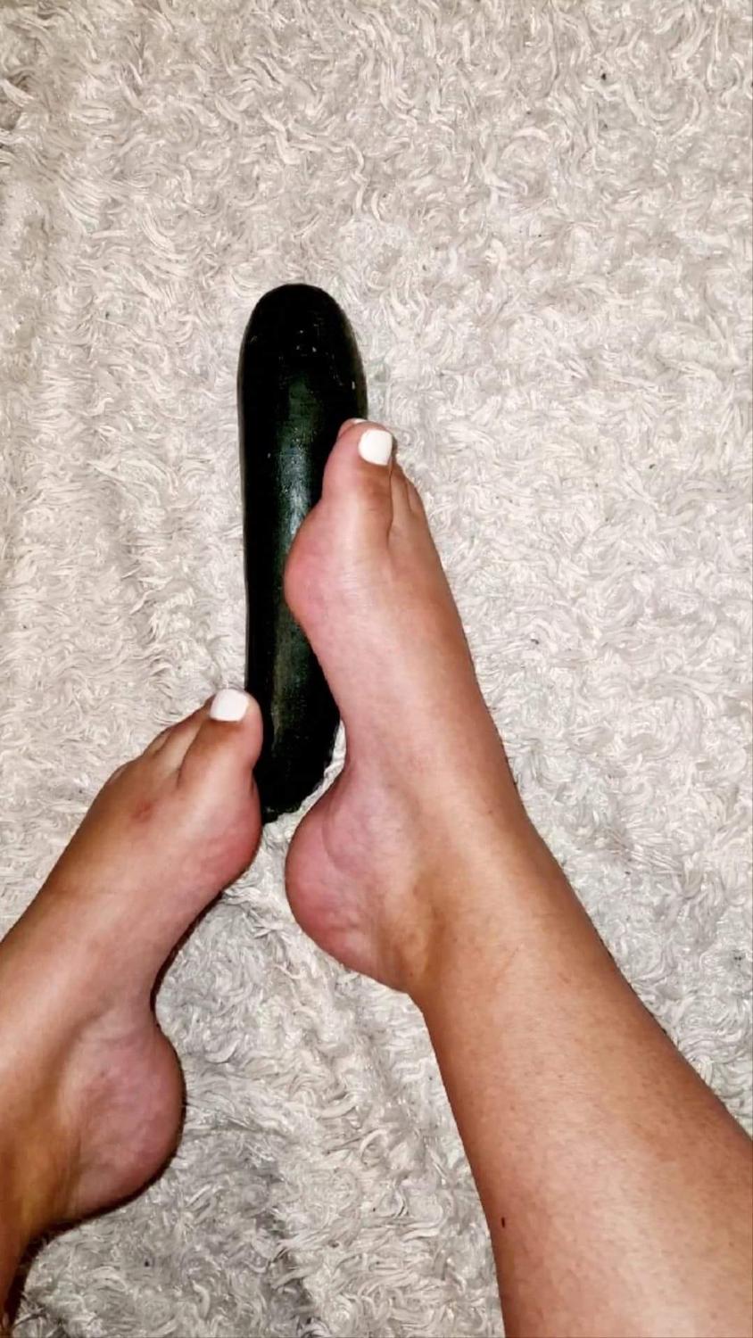 Lovefootfetish's media