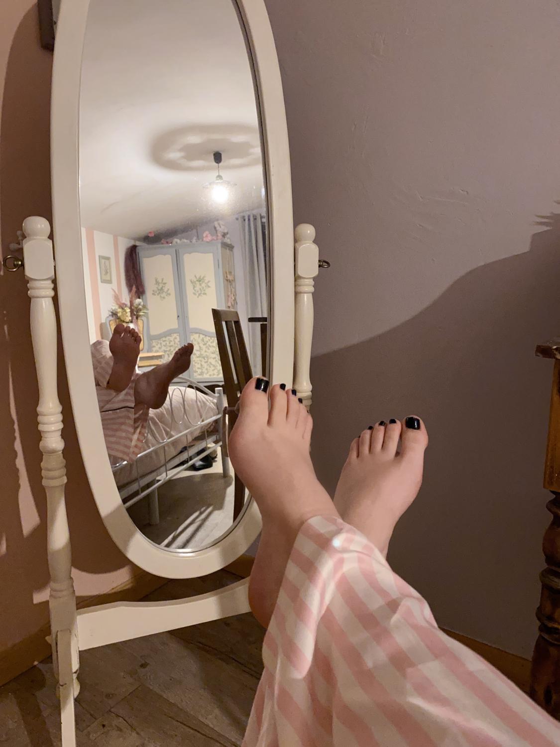 Lunachanfeet's media
